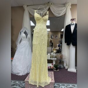 B. Smart Pale Yellow Beaded Prom Gown